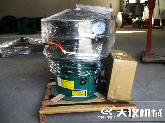 三氯蔗糖粉超聲波振動篩采用不銹鋼+碳鋼材質(zhì)的產(chǎn)品能夠更好的節(jié)省成本，同時能夠達到想要的篩分效果。