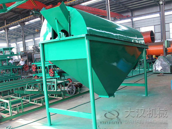 滾筒篩主要采用的是碳鋼材質(zhì)其主要的優(yōu)勢是價格比較便宜。