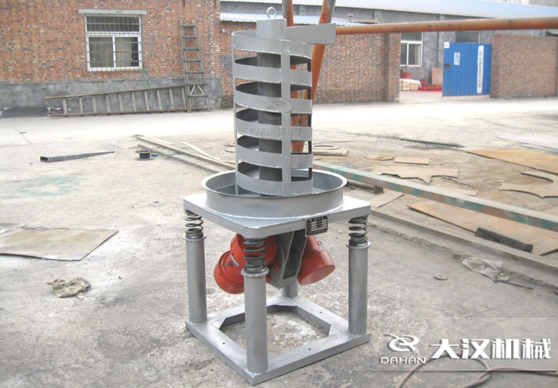 DZC垂直振動(dòng)提升機(jī)產(chǎn)品概述：該產(chǎn)品屬于比較大型的輸送設(shè)備，其主要對(duì)于顆粒狀物料的振動(dòng)向上式的輸送原理。