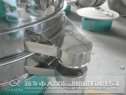 陶瓷粉振動(dòng)篩出料口