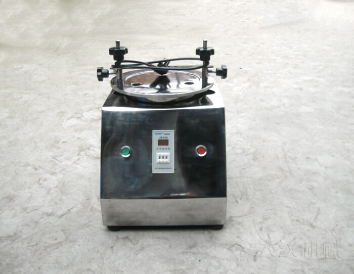 試驗篩是一種實驗篩比較常見的一種，所以很多的化學用品都是可以篩分的。