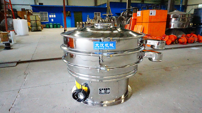 藕粉振動(dòng)篩適用于很多種不同的行業(yè)，對(duì)于物料多的篩分適用還是比較廣泛的。