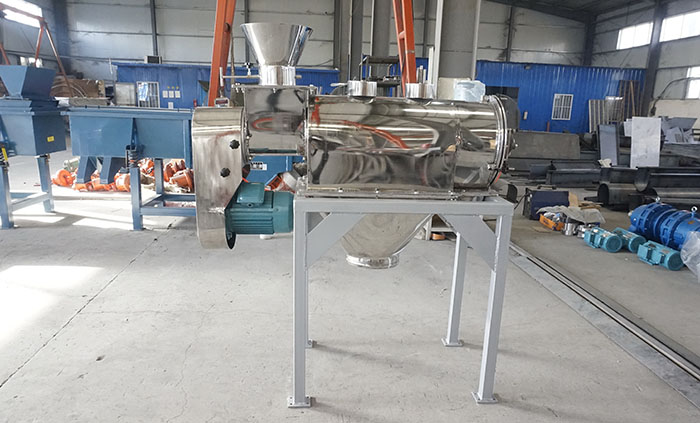 氣旋篩分機與氣流篩分機的篩分原理基本相似，所以針對于其旋篩分機的篩分壓力。會比氣流篩分機的壓力要大一些。