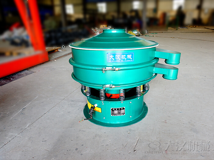  圓形振動(dòng)篩采用碳鋼材質(zhì)價(jià)格便宜，使用便利，篩分效果好。