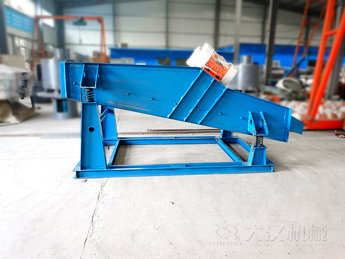 振動(dòng)脫水篩主要用于選煤，選礦等大型的篩選行業(yè)中。