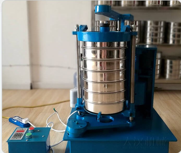 拍擊篩可放1-6層篩框可實(shí)現(xiàn)，2-7種不同等級(jí)的物料粒子段。